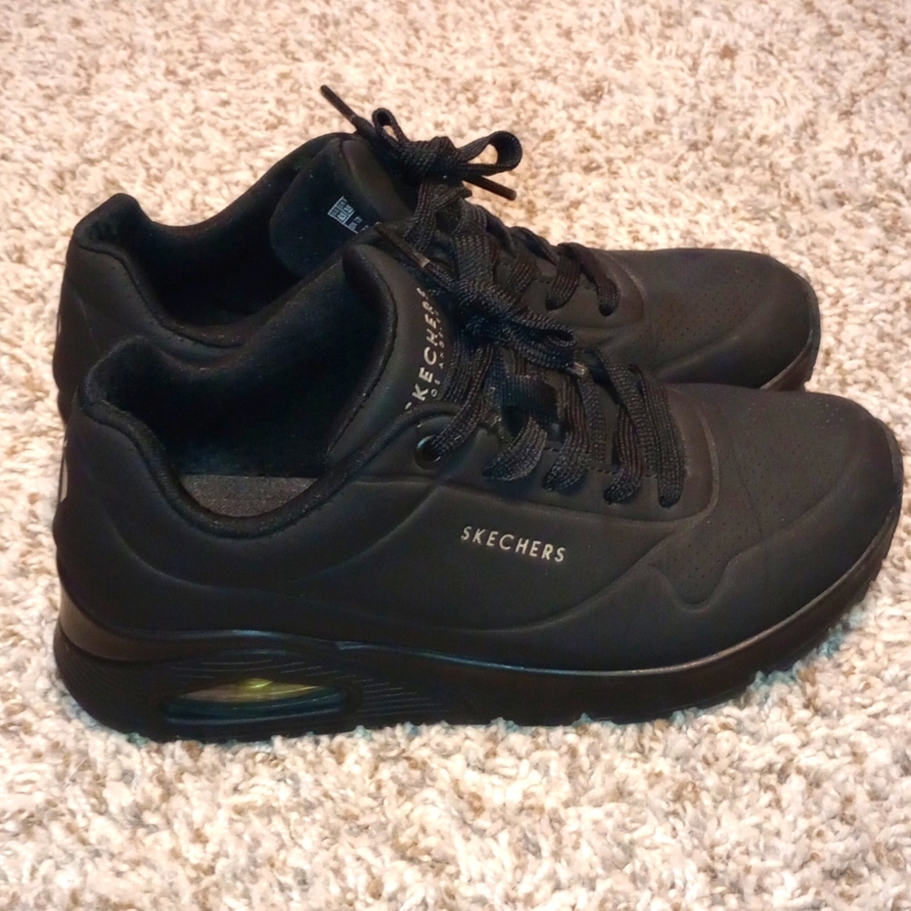 Woman's Sketcher Uno size 6.5